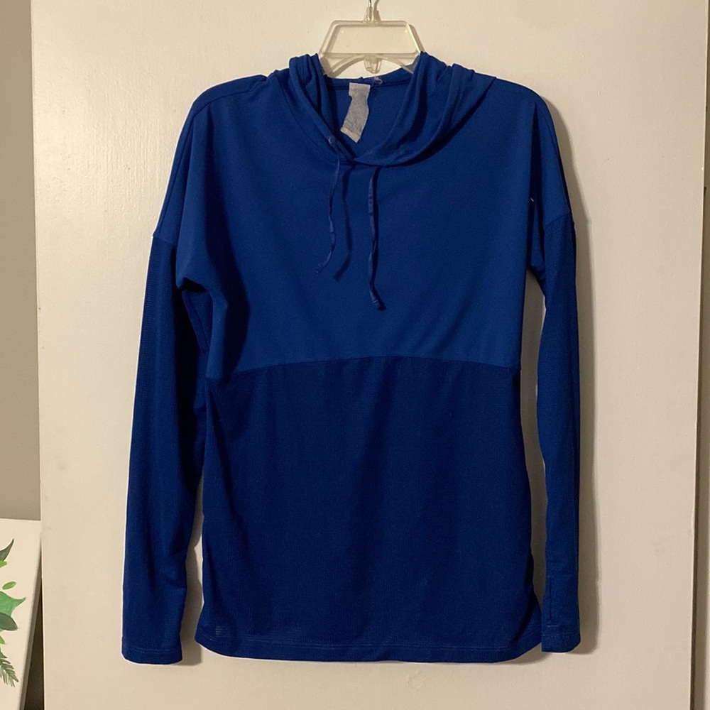 Fabletics hooded long sleeved workout shirt